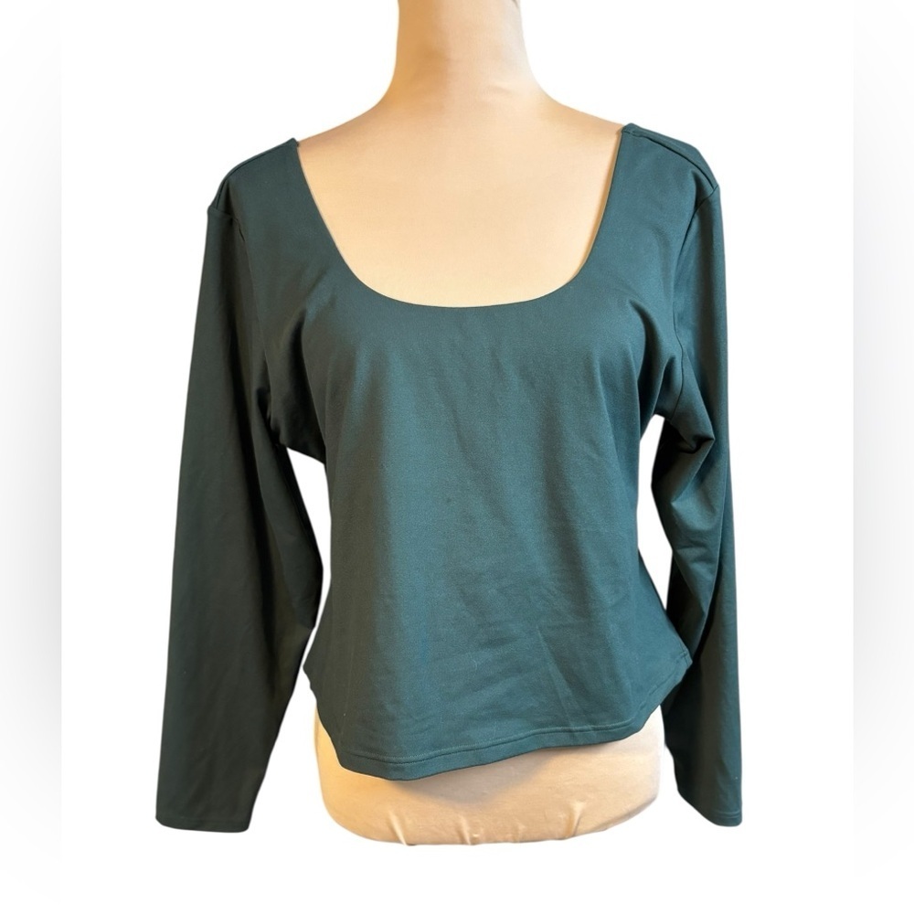 Fabletics Women’s Oasis Twist Built-In Bra Long-Sleeve Top XXL/1X - Picture 4 of 8